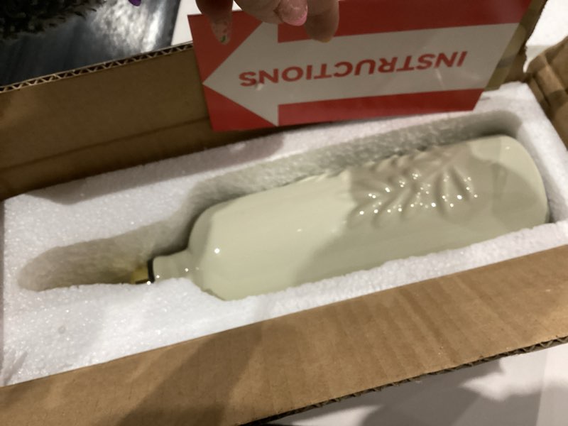 Condition photo showing New/Like New for Sweejar 18 Oz Oil Dispenser for Kitchen with Gravity Spout, Ceramic Olive Oil Dispenser Bottle, Relief Opaque Vinegar Container for Evoo, Vinegar, Soy Sauce, Pack of 1(Beige, Gold Spout) Beige 18 Oz(Gold Spout)