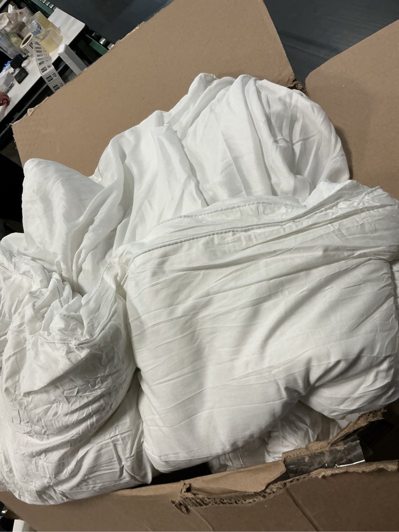 Condition photo showing Good Condition for easeland queen size mattress cover, quilted mattress protector with cotton top, stretches up to 8-21 inches, deep pocket, cooling mattress pad (60x80 inches, white)