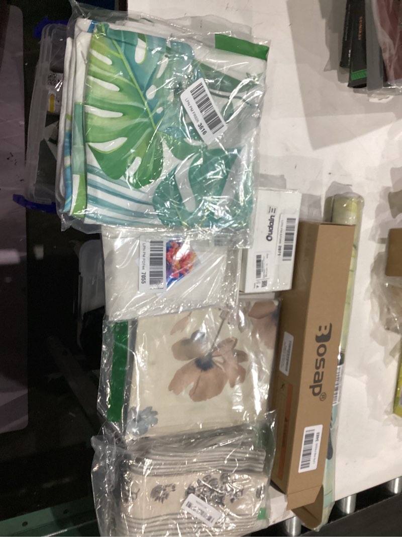 Condition photo showing Good Condition for assorted accessories for home decoration