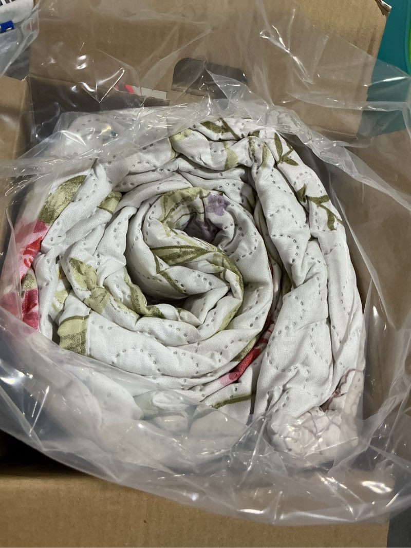 Condition photo showing New/Like New for Green Essen Vintage Floral Quilts King Size Lightweight Bedspread Rustic Botanical Bedding Garden Plants Blossom Coverlet Set Cabin Home Decor Beige Purple Pink King