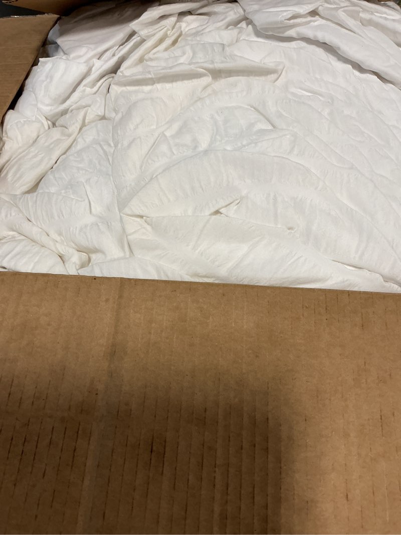 Condition photo showing New/Like New for quataly white king comforter set - 3 pieces seersucker lightweight bedding comforter sets - all seasons cozy modern bed sets for women men 01white king (104''*90'')
