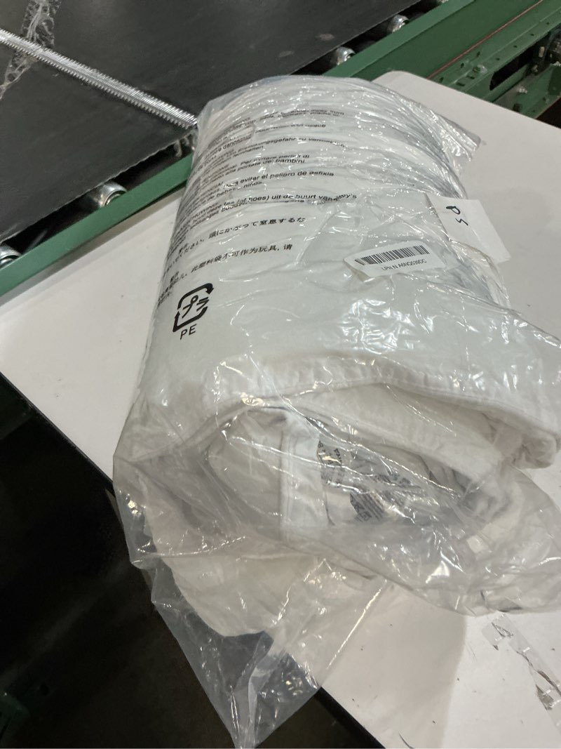 Condition photo showing Good Condition for Amazon Basics White Down Alternative Comforter and Duvet Insert with Corner Tabs, Machine Washable, Twin, All-Season Twin All-Season