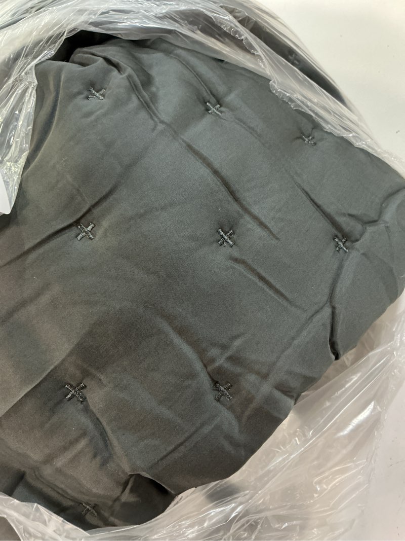 Condition photo showing Good Condition for bamboo dream quilt set, king/cal king, charcoal