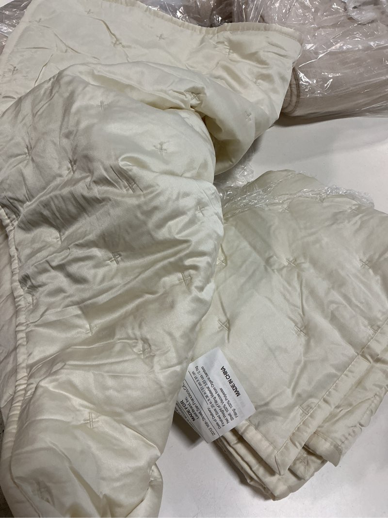 Condition photo showing Good Condition for bamboo dream quilted sham set, king 