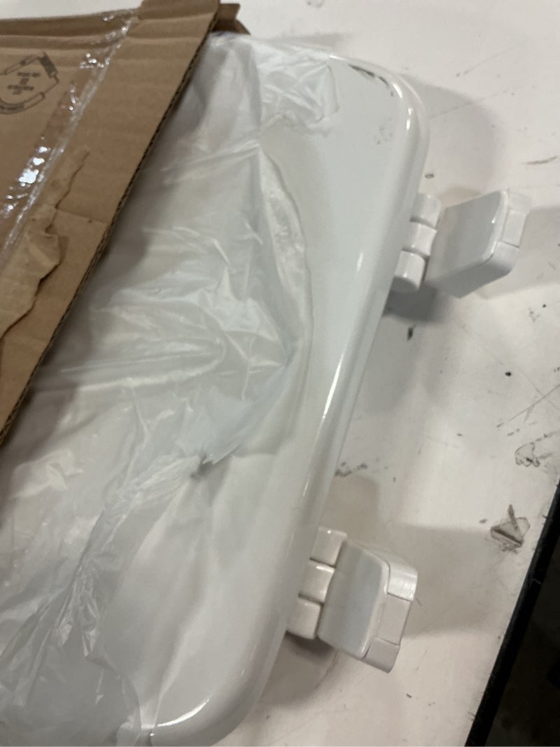 Condition photo showing Good Condition for american standard 5311012.020 laurel toilet seat, white
