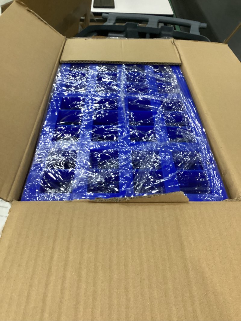 Condition photo showing Good Condition for Plastic Pallet, Lightweight Moisture Resistant Waterproof Floor Pallet for Indoor and Outdoor, Garage, Kitchen, Basement (Checked 4 pcs, 11.8 * 23.6 * 3.5in)