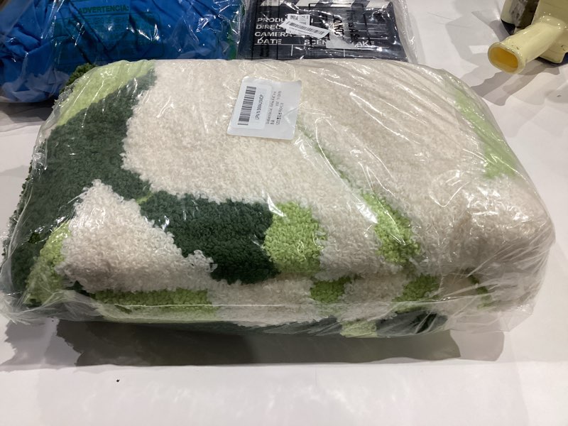 Condition photo showing Good Condition for color&geometry cute leaf bathroom rug, plush absorbent non slip washable plant decor bath mat, ideal for shower sink, bathtub floor, bedroom, kids room, 24"x43", green green plants 24"x43"