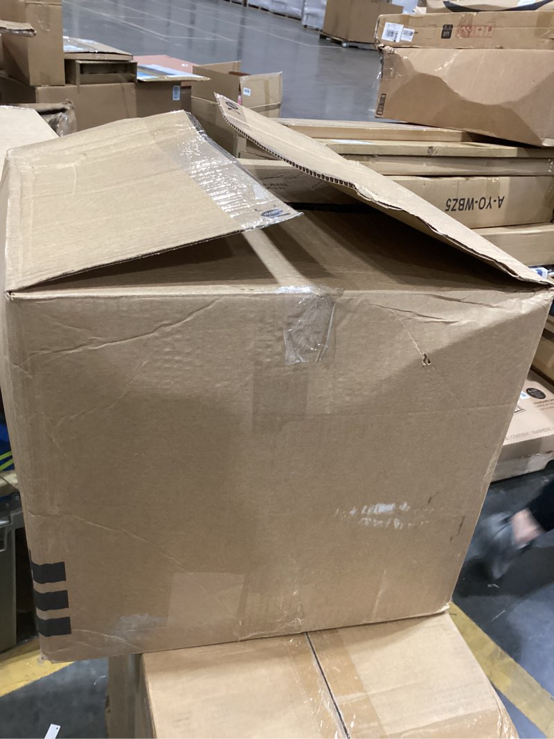 Condition photo showing Good Condition for Christmas garland