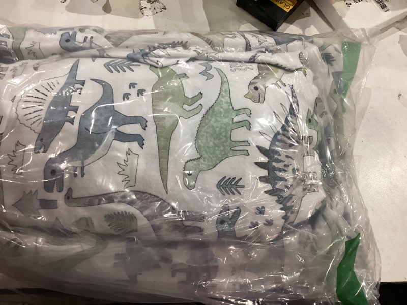 Condition photo showing Good Condition for J-pinno Dinosaur World Blue Green Gray Cute Twin 100% Cotton 3 Pieces Sheet Set for Kids Boys Girls Children, Flat Sheet + Fitted Sheet + Pillowcase Bedding Decoration Gift Set Twin Forest Dinosaur