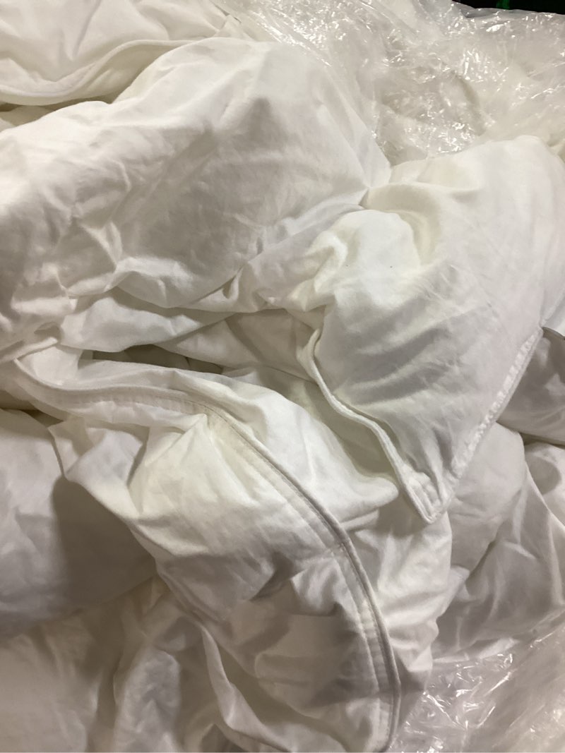 Condition photo showing Good Condition for quince luxe goose down comforter king / cal king ultra warm insert