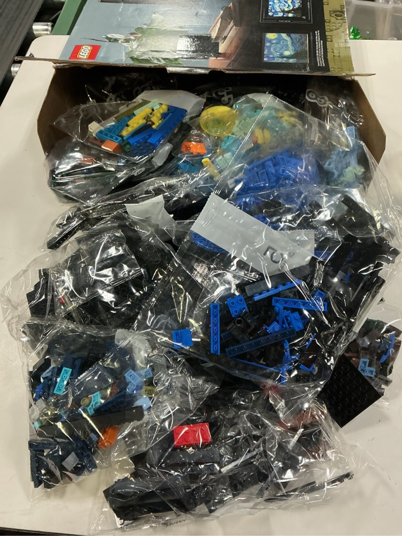 Condition photo showing Good Condition for LEGO Ideas Vincent Van Gogh The Starry Night - Building Set for Adults, Ages 18+ - Beautifully Detailed Home Wall Art Decor - Gift for Men & Women - 21333 Standard Packaging