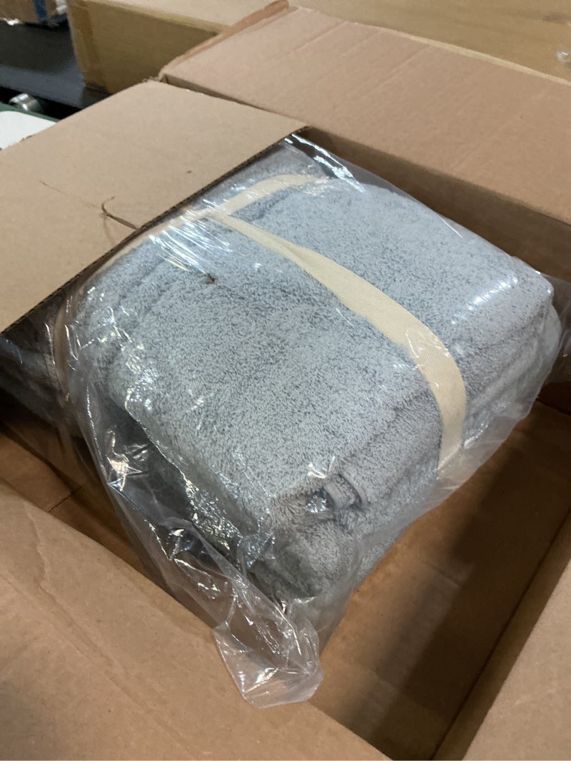 Condition photo showing Good Condition for (the color is different)100% egyptian cotton bath towels set of 6 large, plush, luxury & thick. hotel quality, ultra soft, super absorbent, bathroom essentials, face, hand. spa, baby, beach, sheet. pink, white (grey, 6 pcs) grey 6 pcs