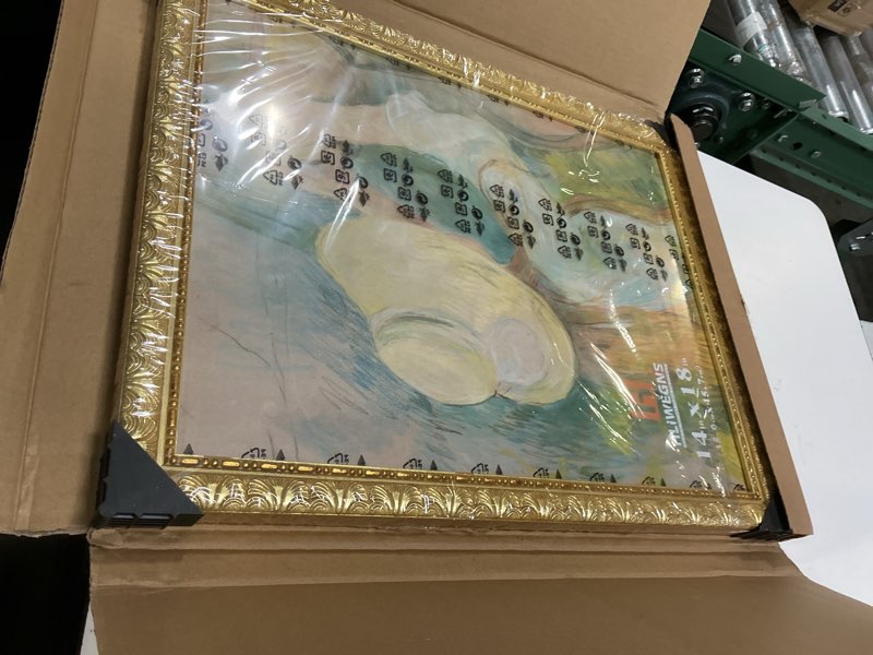 Condition photo showing Good Condition for hliwegns vintage gold 14x18 frame, single frame, wood poster frame with gold finish for 14 x 18 poster, antique ornate frame for wall decor, gallery artwork, photo display