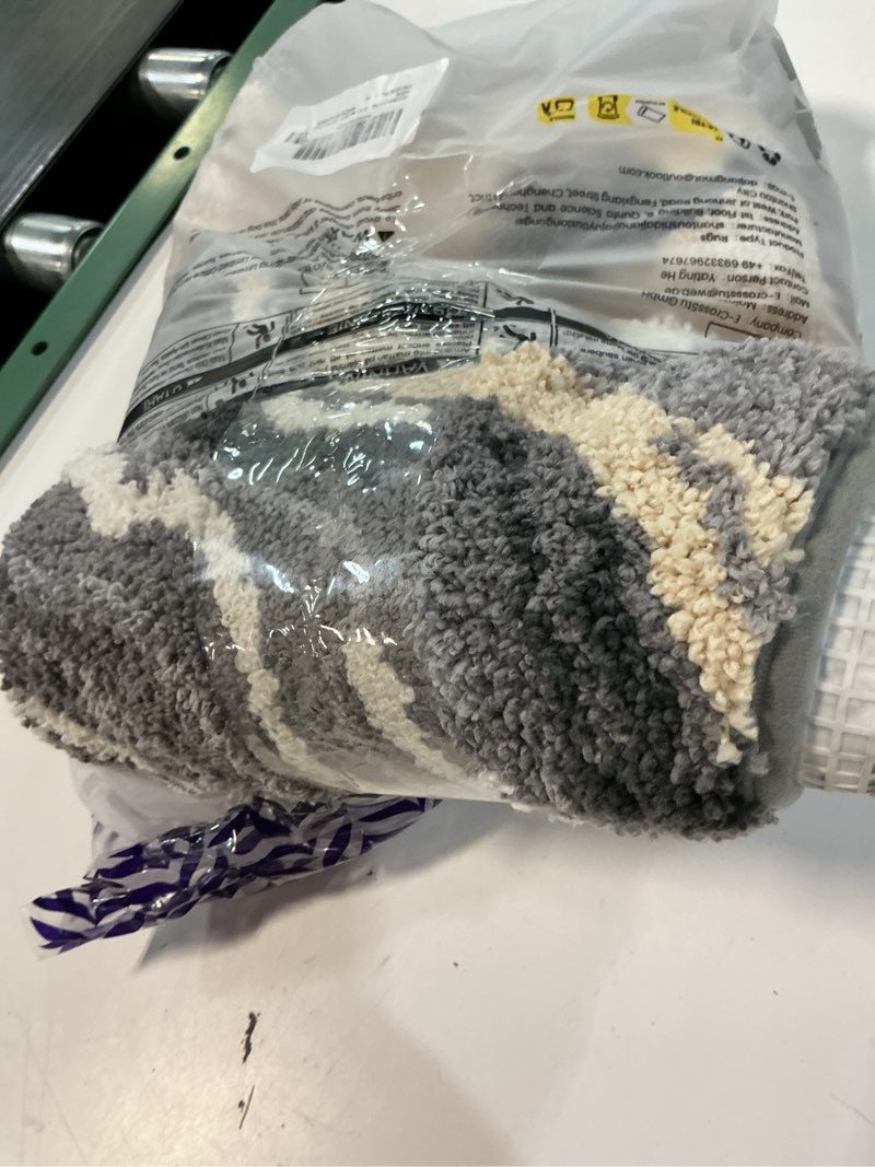 Condition photo showing Good Condition for dexi bathroom rug mat 24x43, non slip machine washable marble bathmat, absorbent thick microfiber rugs, soft plush carpet for shower floor, tub, sink, bath accessories decor, grey and beige 2' x 3'7" (rectangular) grey and white