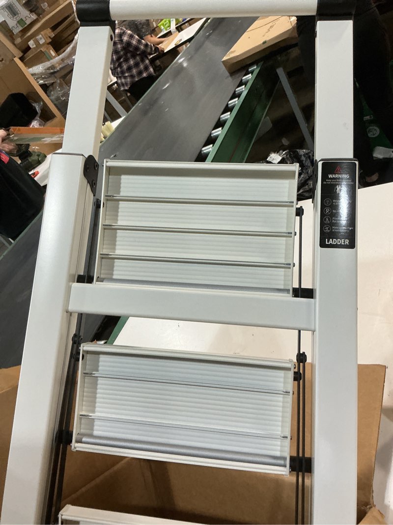Condition photo showing Good Condition for Taranta 3 Step Ladder, Lightweight Aluminum Step Stool with Convenient Handgrip, Folding Ladder with Anti-Slip Pedals, 330lbs Capacity Stepladder for Home, Office, Kitchen - White White 3 Step