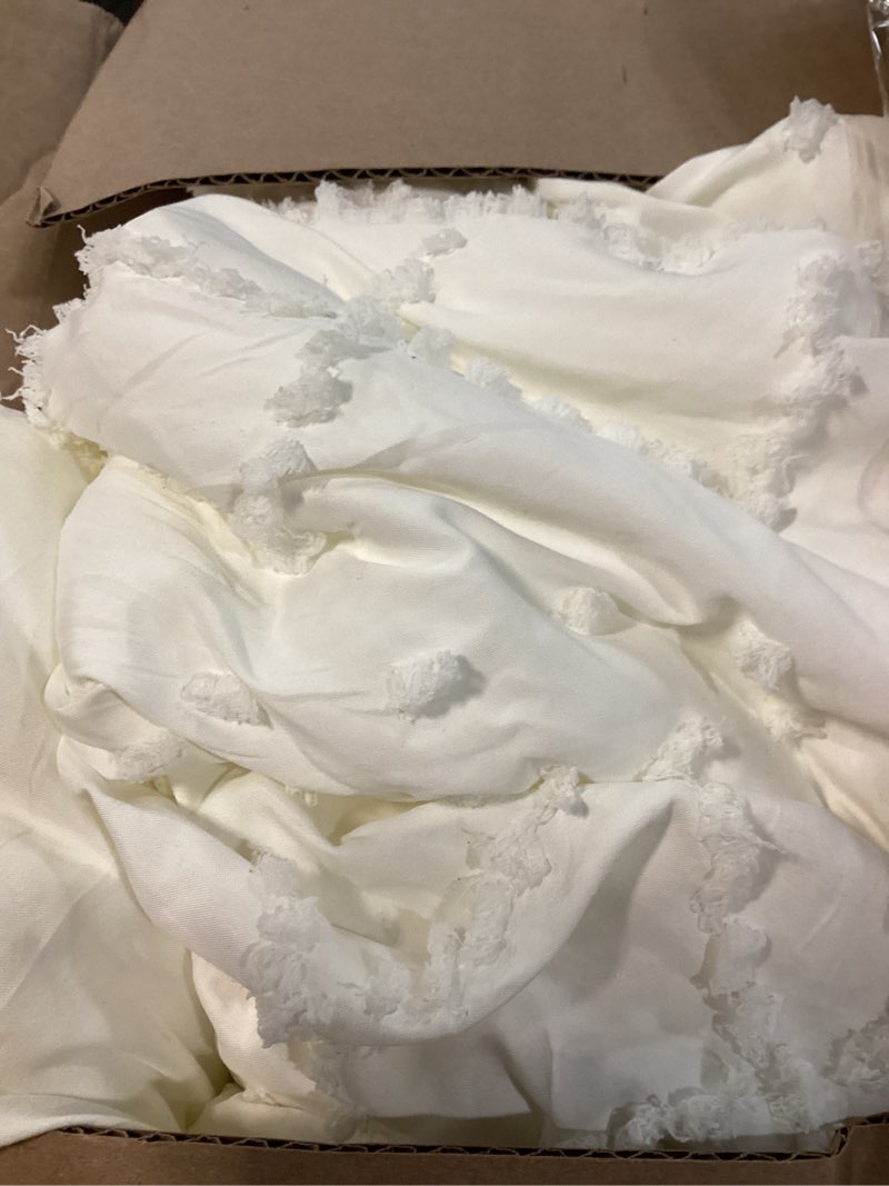 Condition photo showing Good Condition for bedsure oversized king comforter set - white comforter, boho tufted shabby chic bedding for kids, 3 pieces vintage farmhouse bed set for all seasons, fluffy soft bedding with 2 pillow shams oversized king 01 - white