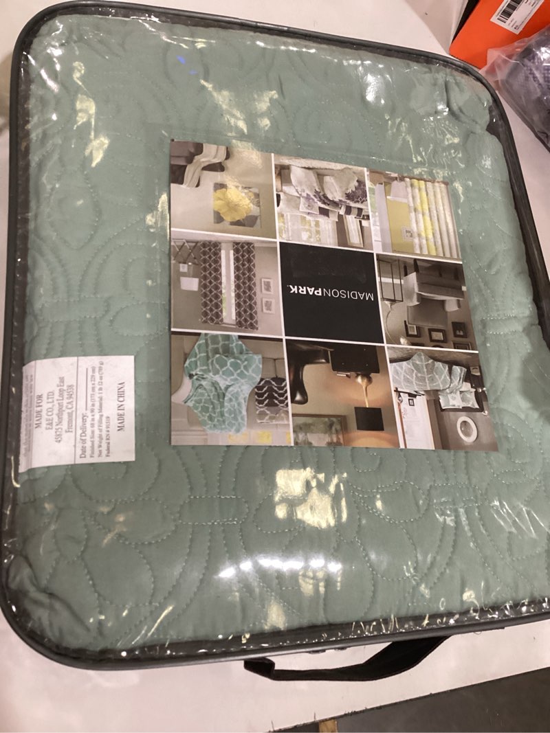 Condition photo showing Good Condition for madison park luxurious cotton damask quilt set, twin/twin xl bed set | all season, lightweight stitching coverlet bedspread bedding stitching with shams, seafoam seafoam twin/twin xl
