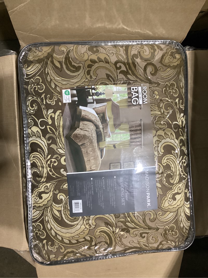 Condition photo showing New/Like New for madison park essentials delaney 24-piece room in a bag comforter set-satin jacquard all season luxury bedding, sheets, decorative pillows and curtains, valance, king (104 in x 92 in), medallion navy navy king
