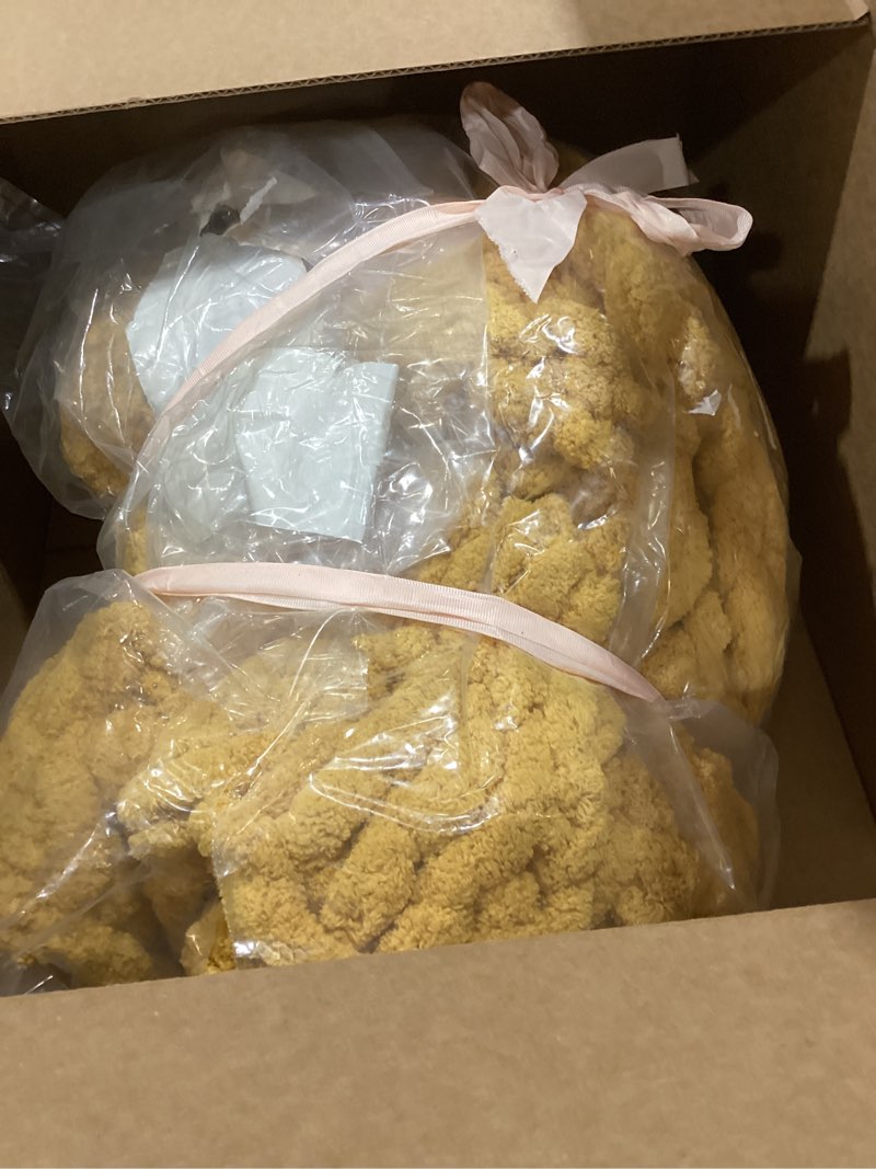 Condition photo showing Good Condition for Chunky Knit Blanket Throw 40"×40", Hand Knitted Warm Chenille Throw Blanket, Home Decor Soft Thick Yarn Cable Knit Blanket,Soft Breathable Fleece Banket Christmas for Couch Bed Sofa Best Gift (Yellow)