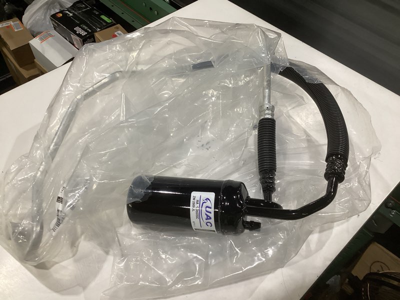 UAC HA 9360SC A/C Accumulator with Hose Assembly