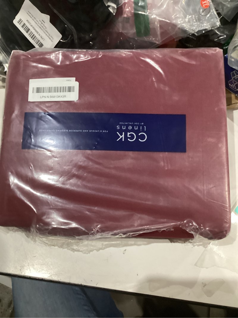 Condition photo showing New/Like New for Full Size 4 Piece Sheet Set - Comfy Breathable & Cooling Bed Sheets Set - Hotel Luxury Bedding for Women, Men, Kids, Teens, Boys & Girls - Deep Pockets, Ultra-Soft, Wrinkle Free - Oeko-Tex - Burgundy 27 - Burgundy Full