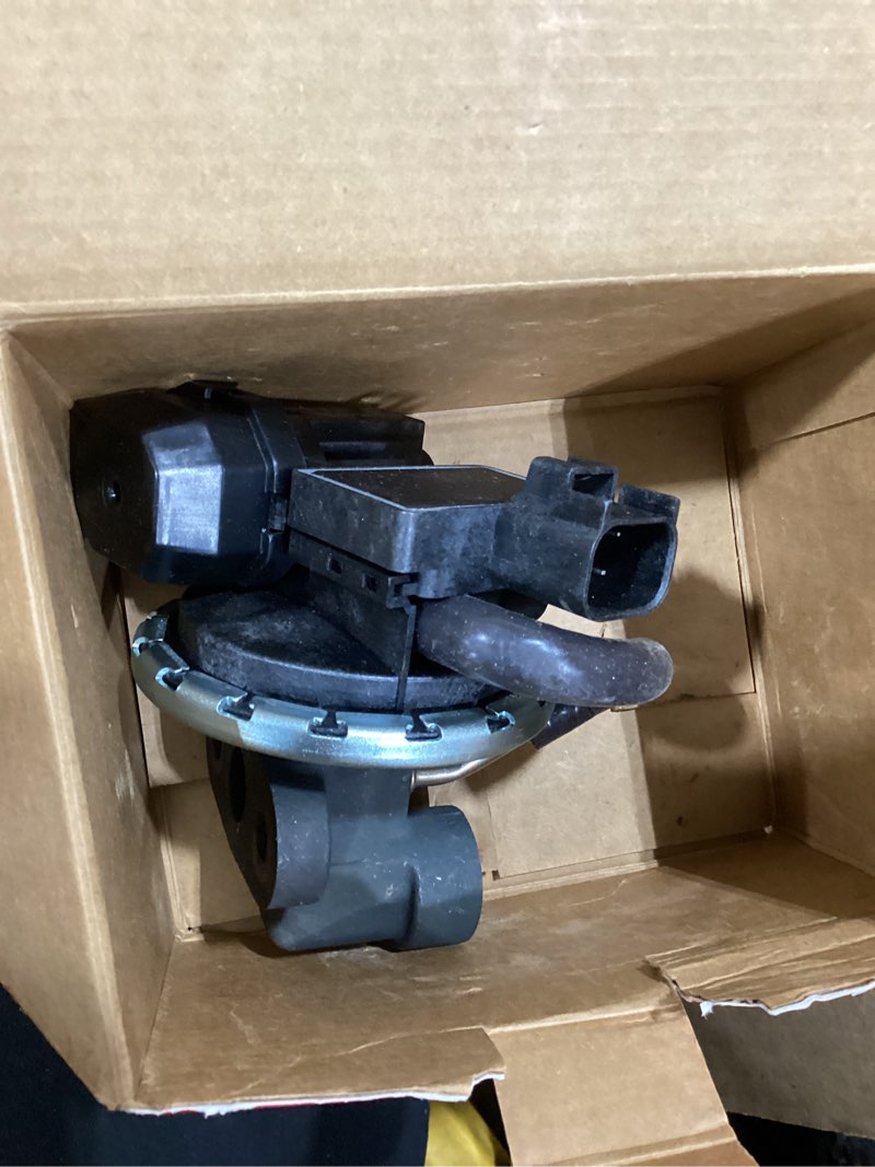Condition photo showing Good Condition for standard motor products egv1039 egr valve