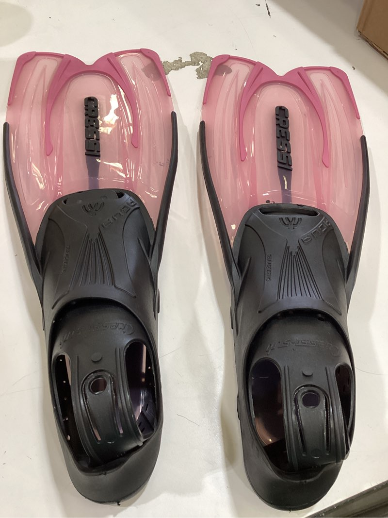 Condition photo showing Good Condition for cressi adult snorkeling fins with self-adjustable comfortable full foot pocket | perfect for traveling | agua: made in italy eu 37/38 | us man 5/6 | us lady 6/7 pink