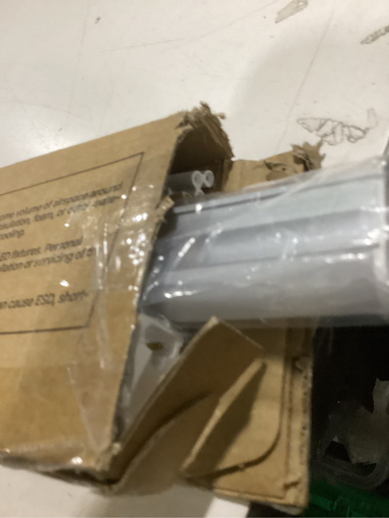 Condition photo showing Good Condition for Veriligt 4FT LED Shop Lights (2 Pack), 2000LM 6500K Super Bright White T5 Commercial Lights, 20W Linkable Utility Integrated Single Fixture for Gym/Garage/Ceiling/Under Cabinet, Plug & Play 6500k Super Bright White Pack of 2