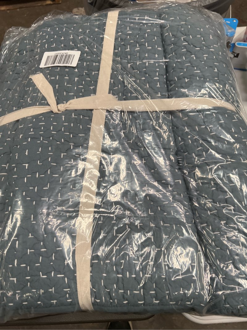 Condition photo showing New/Like New for blue comforter