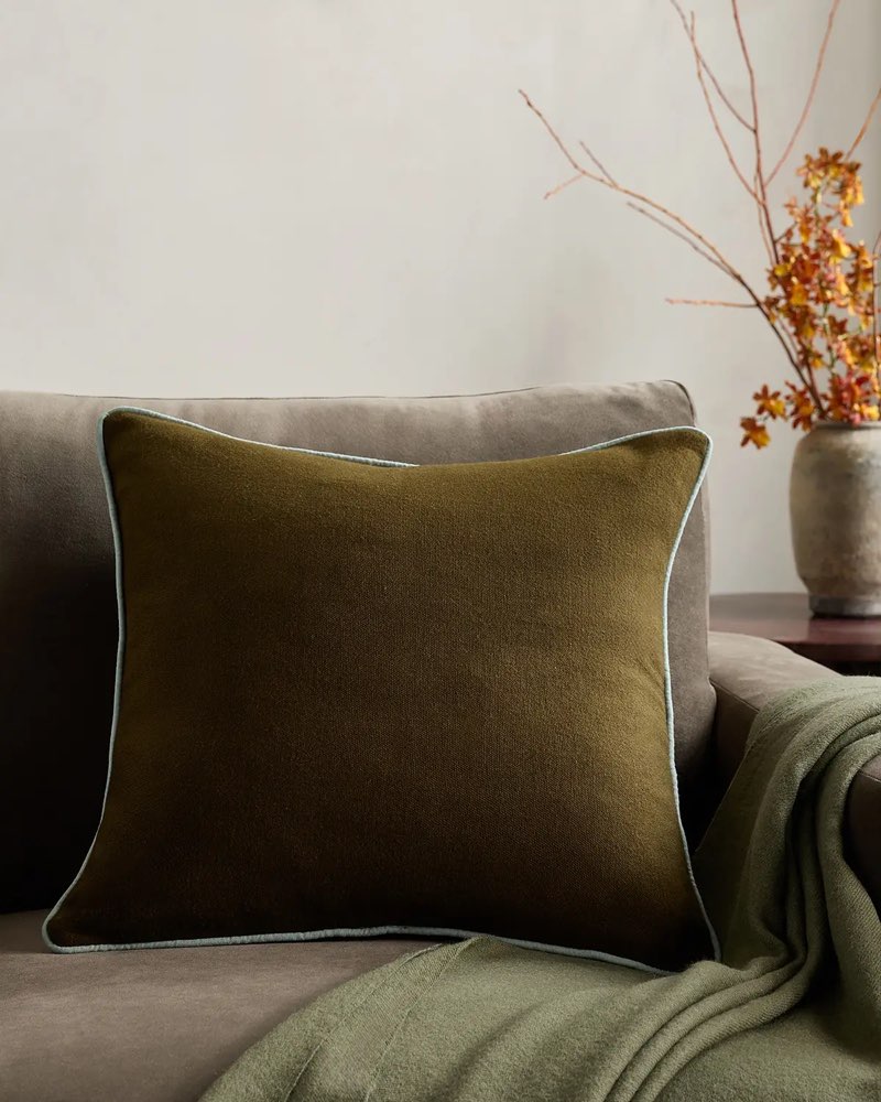 contrast piped wool pillow cover (12in x 20in)