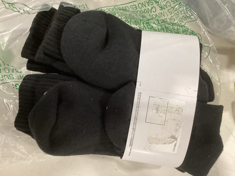 Condition photo showing As Is for incomplete only 4 pairsnike unisex adult everyday cushioned training crew socks (6-pack) | mens and womens small black/white
