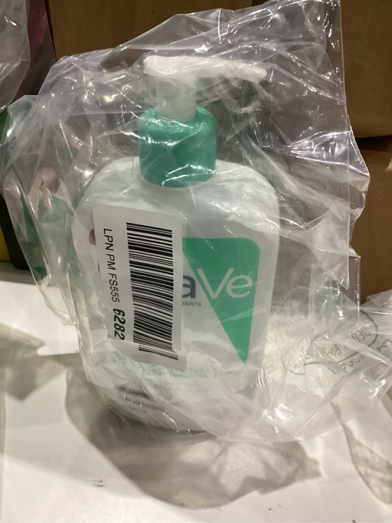 Condition photo showing Good Condition for CeraVe Foaming Facial Cleanser, Daily Face Wash for Oily Skin, Hyaluronic Acid + Ceramides + Niacinamide, Fragrance Free & Paraben Free, Non-Drying Oil Control Face Wash, 16 Fluid Ounces 16 Fl Oz (Pack of 1)