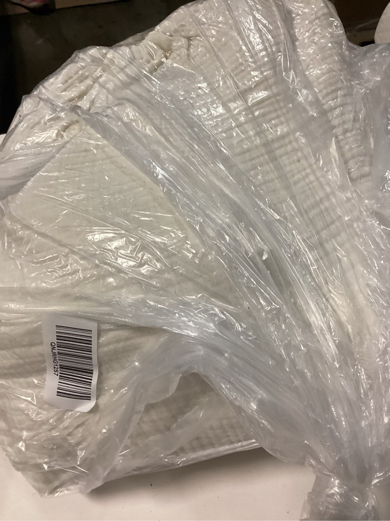 Condition photo showing New/Like New for organic ribbed cotton coverlet set, full/queen, ivory