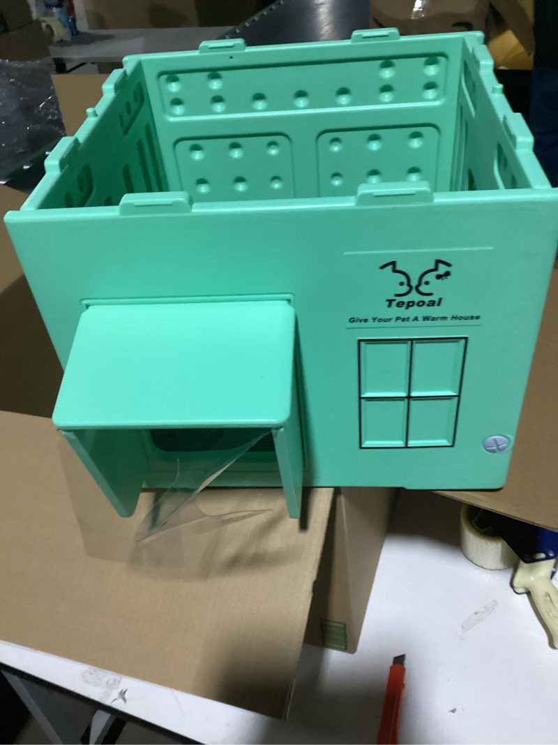 Large Plastic Heated Cat House for Outside, Elevated Outdoor Cat Shelter 100% Weatherproof & Insulated with Safe Escape Door, Outdoor Cats House with Heated for Barn Cats Green 21.6\"X17\"X17.5\"