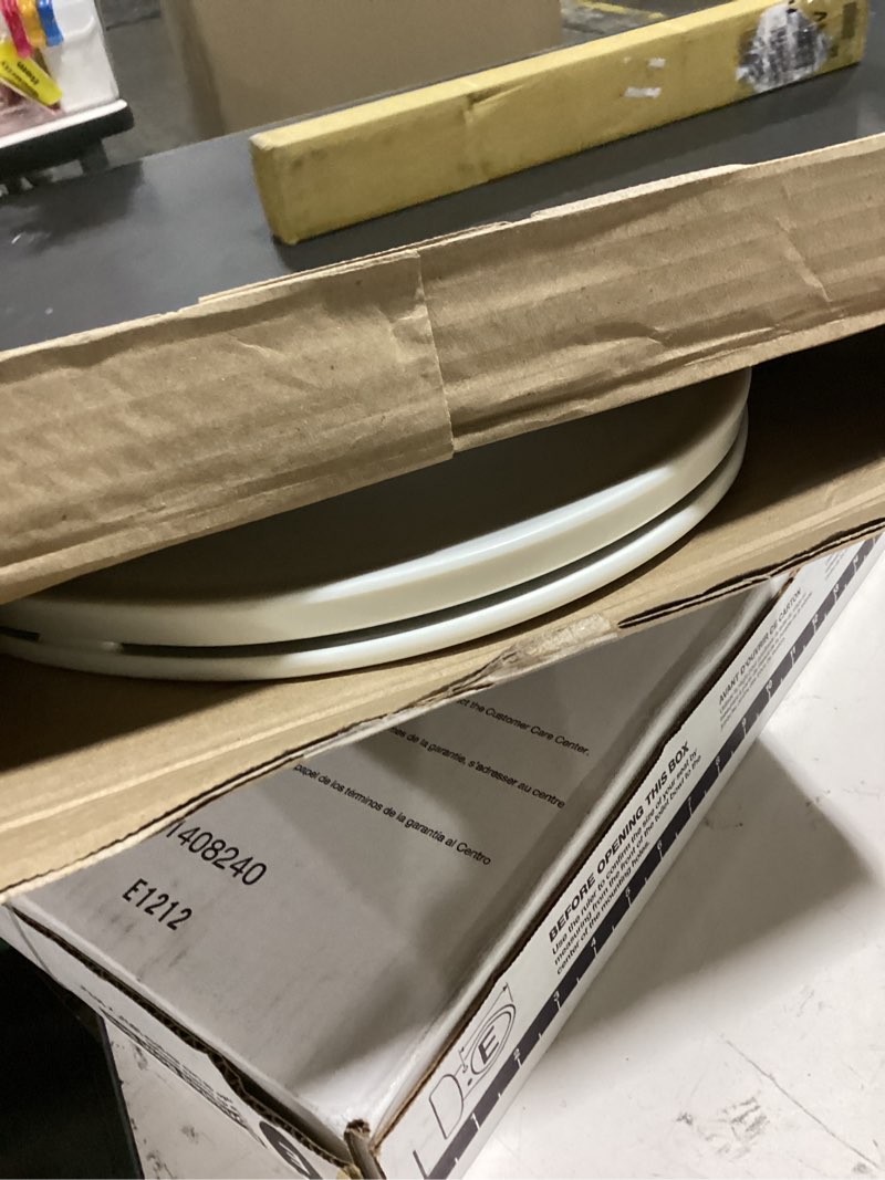 Condition photo showing Good Condition for similar to mayfair caswell modern slow close toilet seat, durable plastic seat, made in usa, round, white round 1 seat