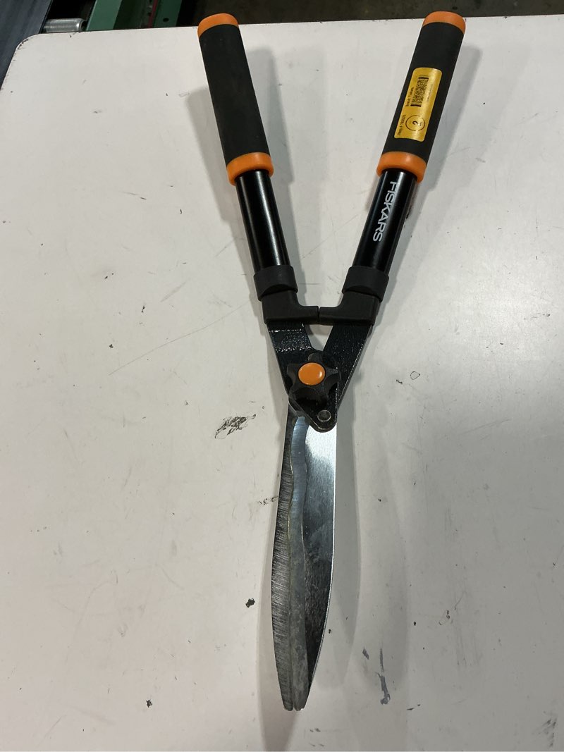 Condition photo showing As Is for fiskars 8-in standard hedge shears