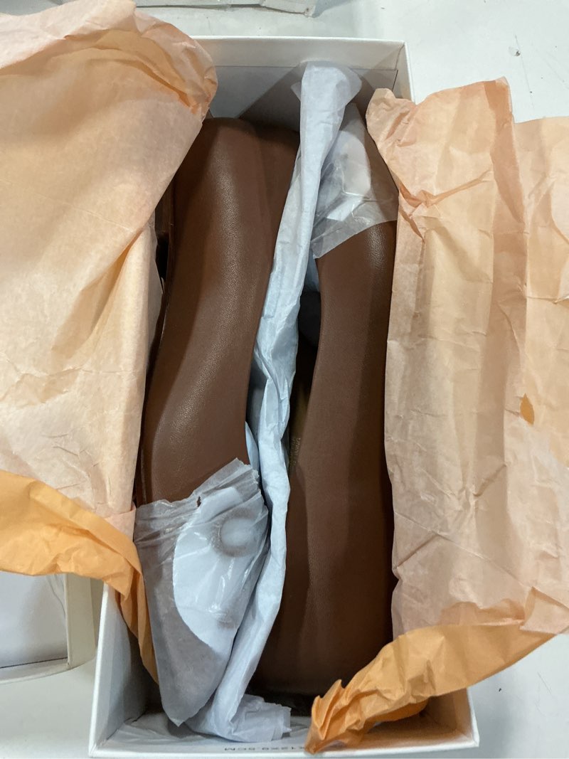 Condition photo showing New/Like New for quince italian leather pointed bow flat, cognac, 7.5 
