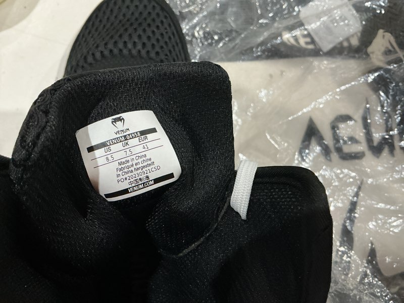 Condition photo showing Good Condition for venum unisex contender boxing shoesboxing shoe 8.5 black white