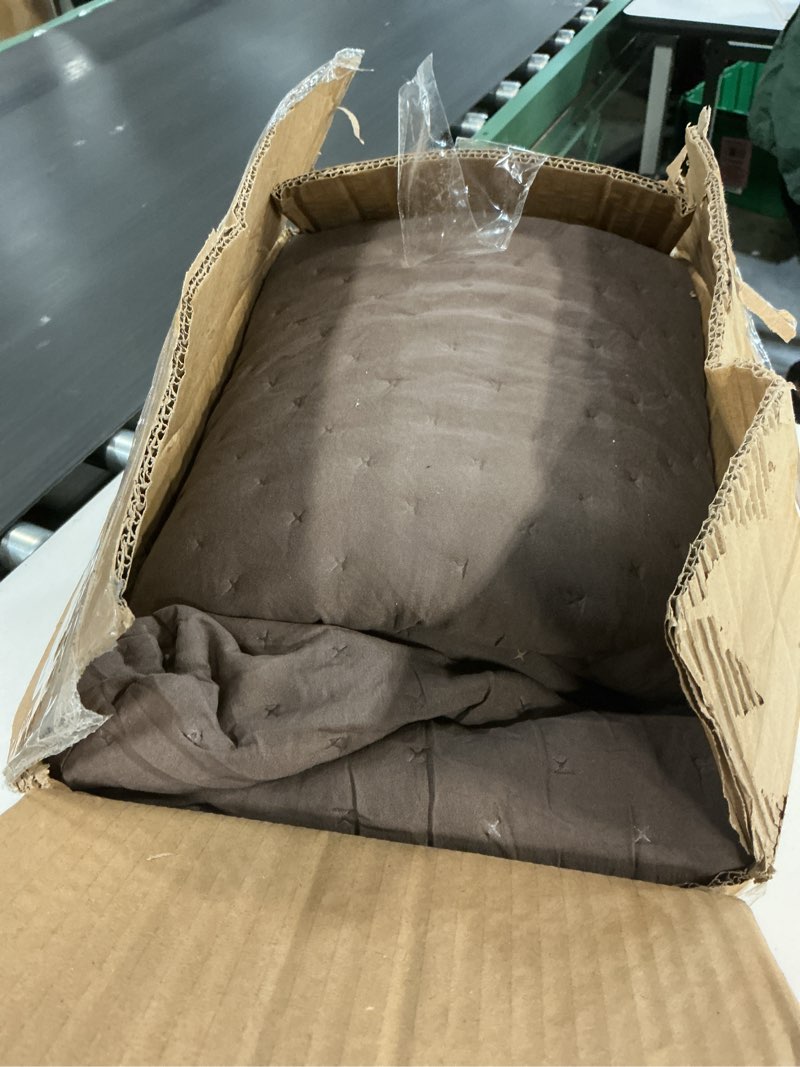 Condition photo showing Good Condition for Amazon Basics Brushed Microfiber Quilt Set, Extra Soft with Natural Texture, 3-Piece,King, Brown King quilt set Brown