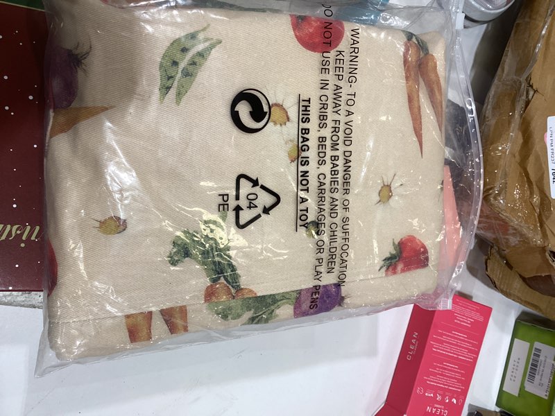 Condition photo showing Good Condition for Women boyfriend jeans w vegetables sz medium