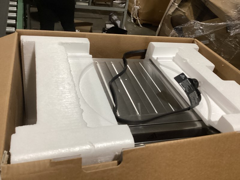 Condition photo showing New/Like New for breville bov860bss smart oven air fryer and convection oven, brushed stainless steel