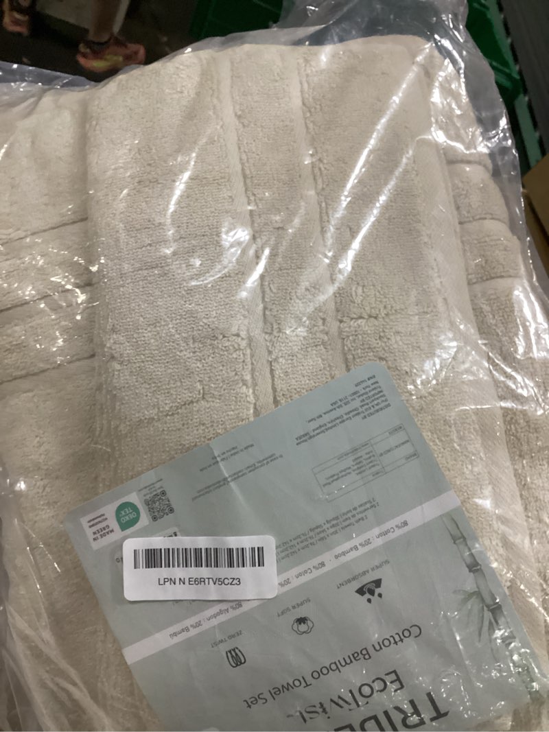 Condition photo showing Good Condition for eco twist 4 pc bath towel set, 2 bath towel 30x58 in, 2 washcloth 13x13 in, cotton and viscose from bamboo towel, plush, absorbent, zero twist bathroom towels, lamb's wool lamb's wool 4-piece set: 2 bath towels, 2 washcloths
