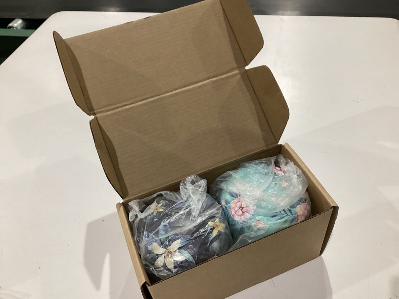 Condition photo showing New/Like New for shimido body powder puff and container, 3.15" portable empty body powder container for baby women's loose dusting powder, powder case box with lids for bath, travel and home use (dark&big flower)