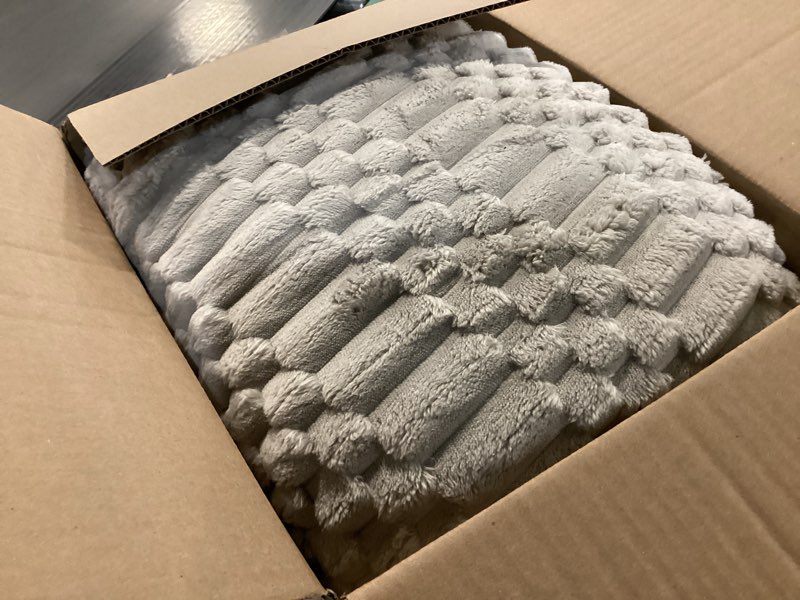 Condition photo showing Good Condition for Heated Blanket King Size, 90“x100 Electric Blanket Heating with Dual Controllers, Fast Heating with 12 Heat Levels & 12 Hours Auto Off, with ETL & FCC for Bed(Light Gray) 90"x100"