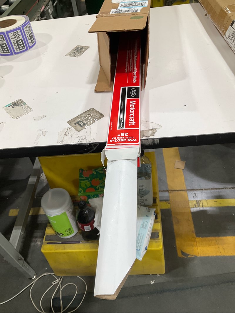 Condition photo showing Good Condition for motorcraft wiper blade