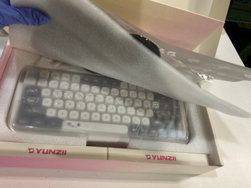 Condition photo showing New/Like New for yunzii c75 wireless mechanical keyboard,75% layout, hot-swappable nkro,bt5.0/2.4g/usb-c mode,dye-sub pbt moa keycaps,rgb gasket mount,cute cake design for mac/win/gaming (choco, candy switch) choco candy switch