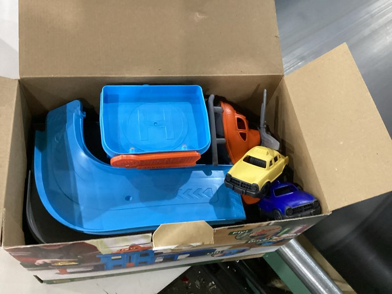 Condition photo showing New/Like New for green toys parking garage - 5 piece pretend play, motor skills, language & communication kids role play toy playset. no bpa, phthalates, pvc. dishwasher safe, recycled plastic, made in usa.