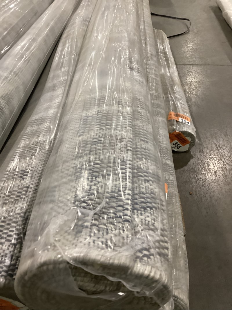 Area rug 6’7”x9’6” 05GRY6796