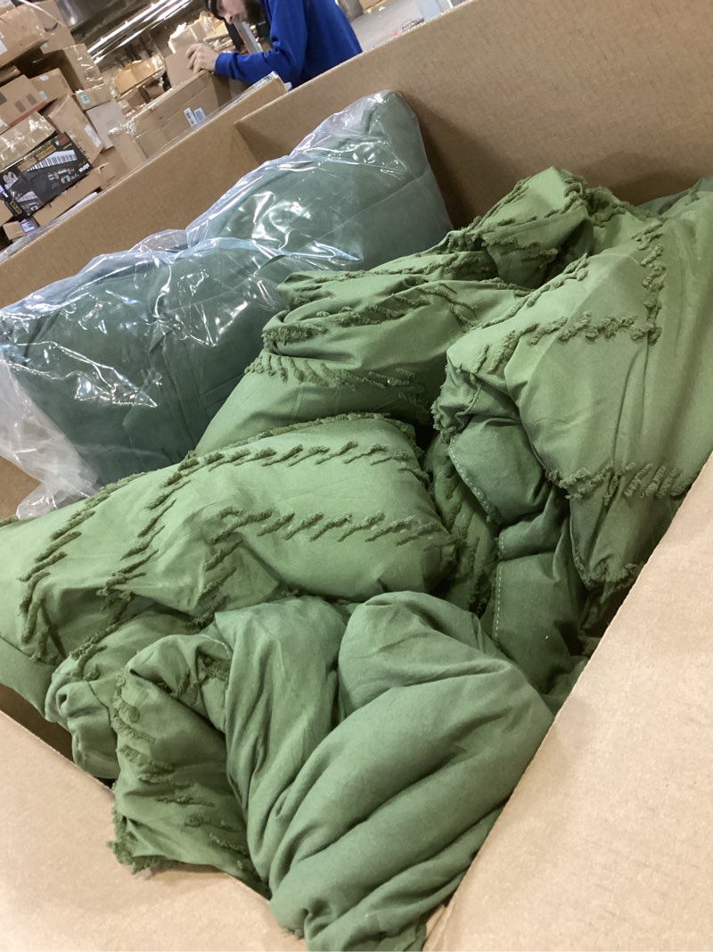 Condition photo showing Good Condition for anluoer full comforter set, sage green, 7 pieces with sheets, all season bedding, extra cozy down alternative, machine washable 03 - sage green full