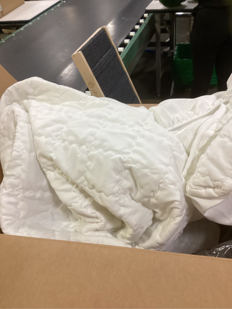 Condition photo showing Good Condition for Tempur-Cloud 2-Inch Mattress Topper, Full,White Full 2"